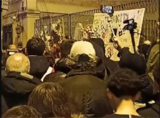 Fiaccolata per Zoe, oltre duemila persone per ricordare la 17enne uccisa a Nizza Monferrato